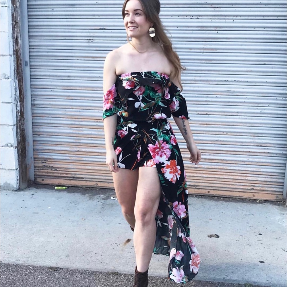SOLD ✅ : Floral maxi romper